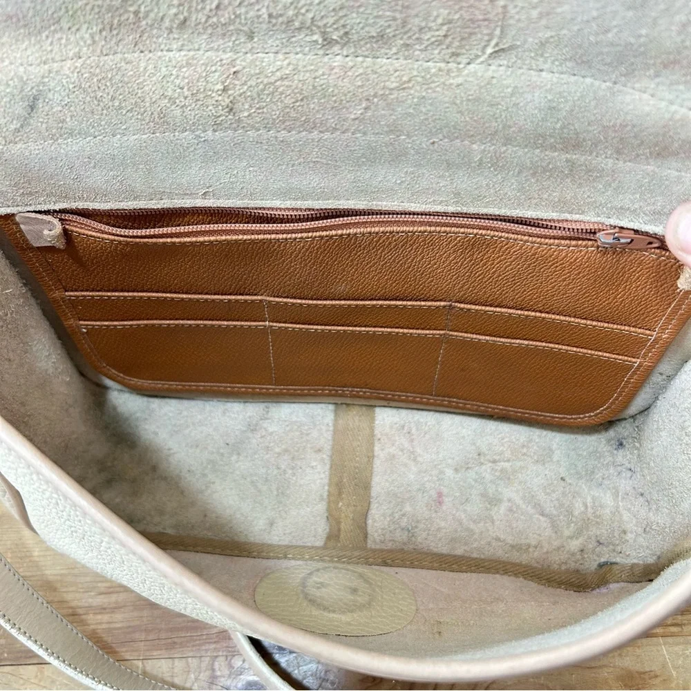 Authentic Dooney & Bourke Large Carrier Crossbody - Picture 14 of 16